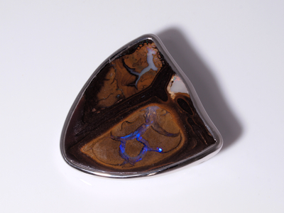 Klassischer Silberring gefasst mit einem Boulderopal aus Australien
